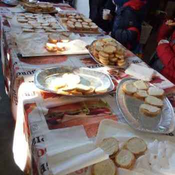 Assaggi per i bambini in visita al Frantoio Sassetti